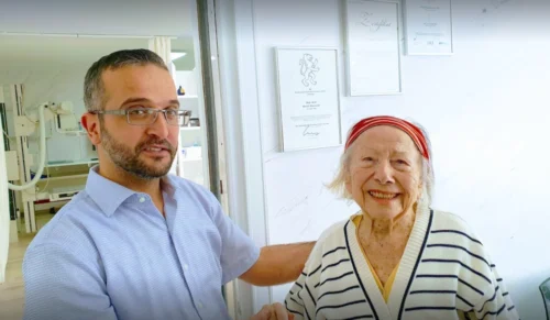 Hausarzt Zürich Seefeld – Arzt bei der Untersuchung eines Patienten